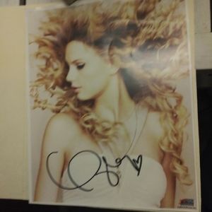 Taylor Swift autograph